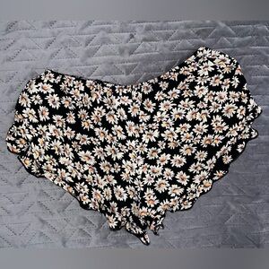 Brandy Melville John Galt Daisy 🌼 Floral Black Women's Shorts NWOT